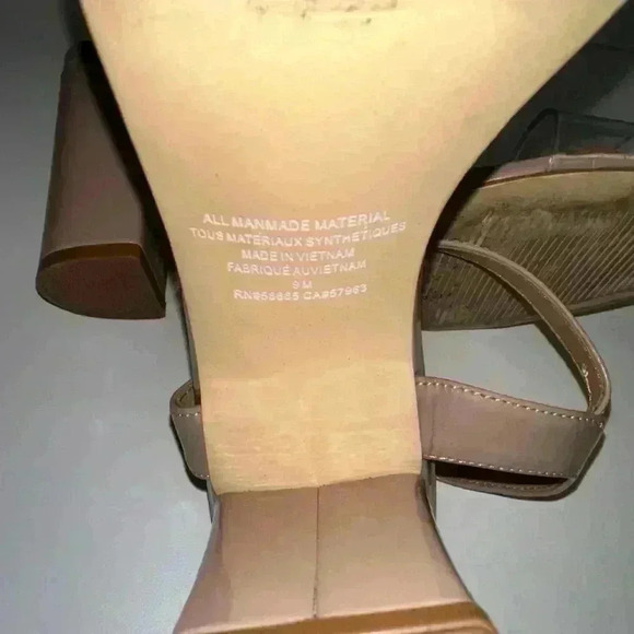Nordstrom Abound nude patent block heel sandals with clear strap Shoe size 9 - Picture 16 of 16